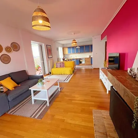 Cozy Fairytal Garden Apartment, Family Friendly, Free Parking, 15 Min To Airport شقة أثينا