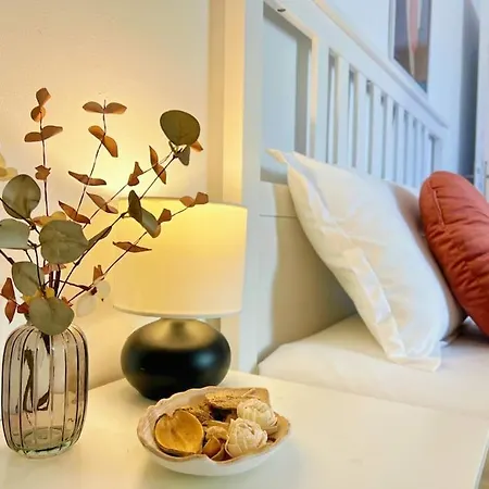 Cozy Fairytal Garden Apartment, Family Friendly, Free Parking, 15 Min To Airport شقة *