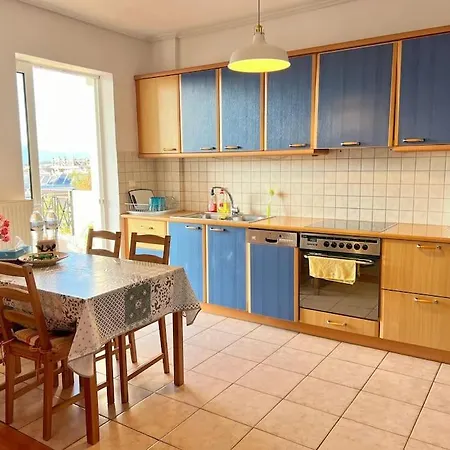 شقة Cozy Fairytal Garden Apartment, Family Friendly, Free Parking, 15 Min To Airport أثينا