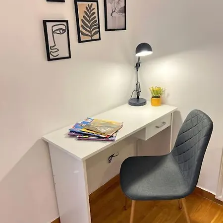 Cozy Fairytal Garden Apartment, Family Friendly, Free Parking, 15 Min To Airport أثينا