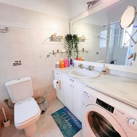 Cozy Fairytal Garden Apartment, Family Friendly, Free Parking, 15 Min To Airport Appartement *